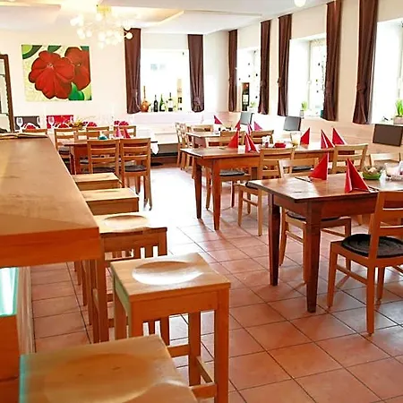 Il Plonner - Restaurant Biergarten فندق